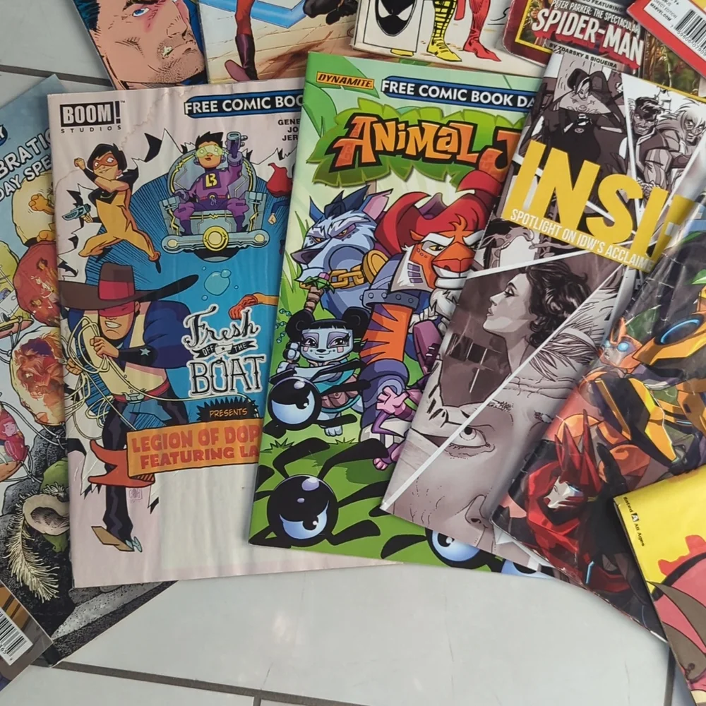 Collector's DC Comic bundle - Picture 7 of 9